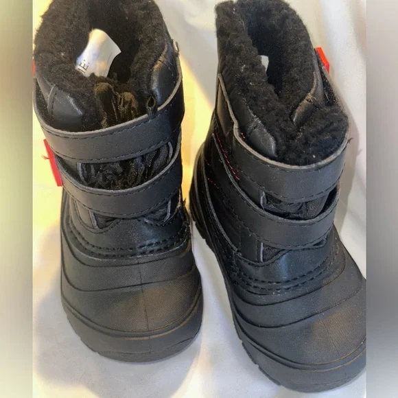 Black and Red Winter Boots - Picture 6 of 8